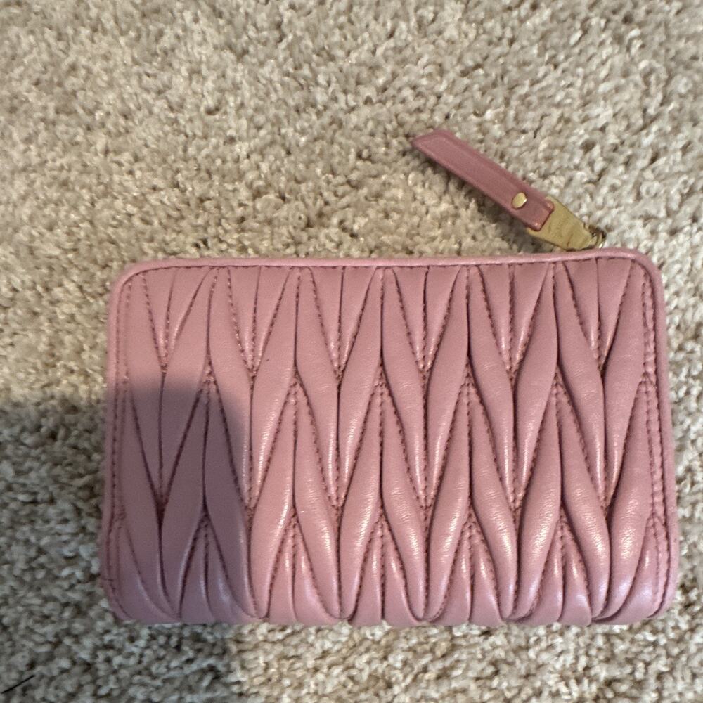 Miu Miu Pink Matelasse Leather Wallet with original tag and authenticity card - Picture 3 of 13